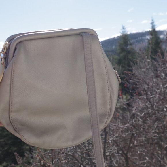 Beautiful Little Liz Claibarne Purse - Picture 6 of 6